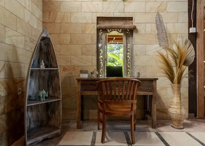 Villa Family Villa, Shared Pool, Garden, Rice Field & Jungle Views *